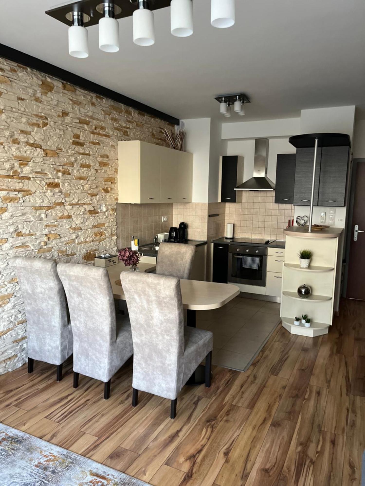 Danube Terrace With 2 Bedroom With Free Air Conditioner And Private Parking * Будапешт